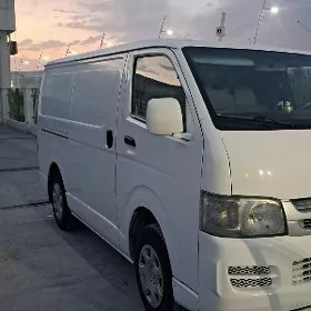 Toyota Hiace 2010