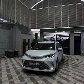Toyota Sienna 2023