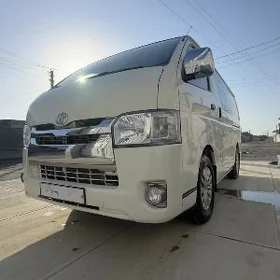 Toyota Hiace 2005