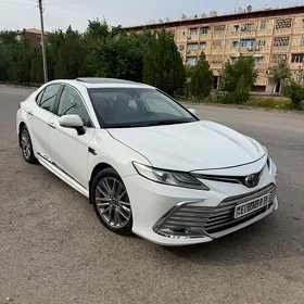 Toyota Camry 2021