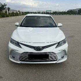 Toyota Camry 2021