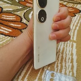 Honor 90