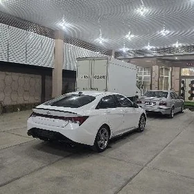 Hyundai Elantra 2023