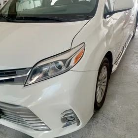 Toyota Sienna 2018