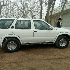 Nissan Pathfinder 2001