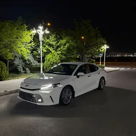 Toyota Camry 2025