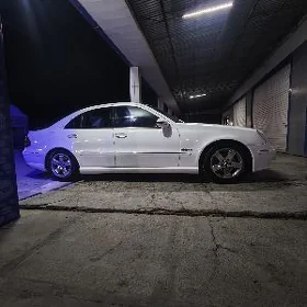 Mercedes-Benz C320 2004