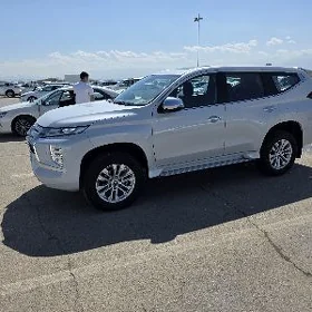 Mitsubishi Pajero 2020