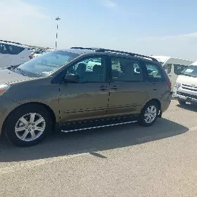 Toyota Sienna 2004