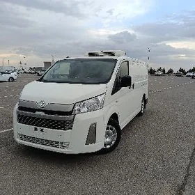 Toyota Hiace 2021