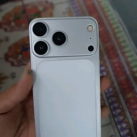 iPhone X (17 öwrülen)