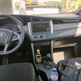 Toyota Innova 2020