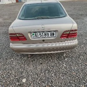 Mercedes-Benz E320 2001