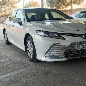 Toyota Camry Hybrid 2021