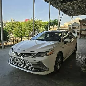 Toyota Camry 2021