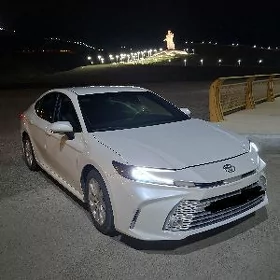 Toyota Camry Hybrid 2025