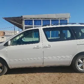 Toyota Sienna 2002
