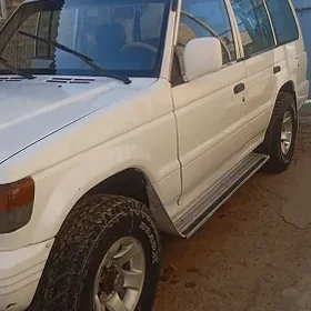 Mitsubishi Pajero 2000