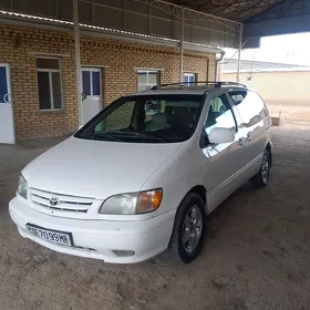 Toyota Sienna 2002