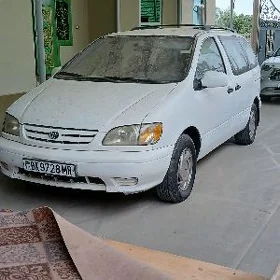 Toyota Sienna 2003