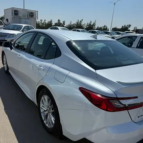 Toyota Camry Hybrid 2024