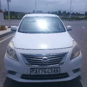 Nissan Versa 2011