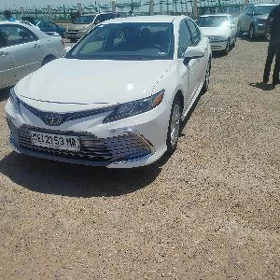 Toyota Camry 2021