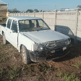 Toyota Hilux 2000