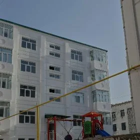 квартира полэлитка