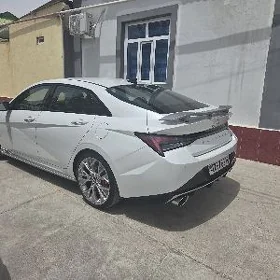 Hyundai Elantra 2022