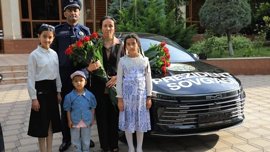 13 ýaşly özbek mekdep okuwçysy kitaba bolan söýgüsi üçin BYD Chazor-a mynasyp boldy