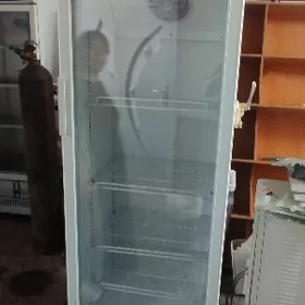 haladilňik witrin.холодильник