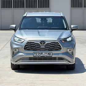 Toyota Highlander 2021