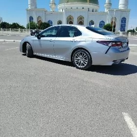 Toyota Camry 2021