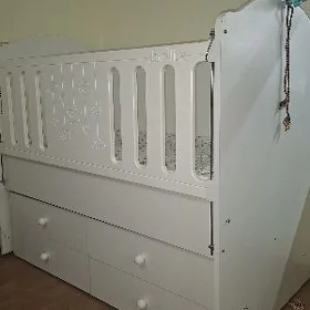 кровать