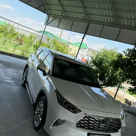 Toyota Highlander 2020