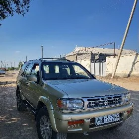 Nissan Pathfinder 1996