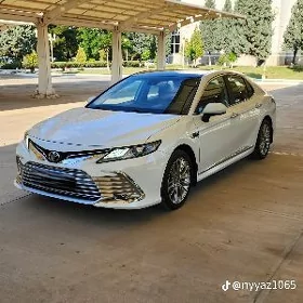 Toyota Camry 2021