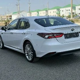 Toyota Camry 2024