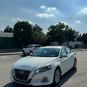 Nissan Altima 2021