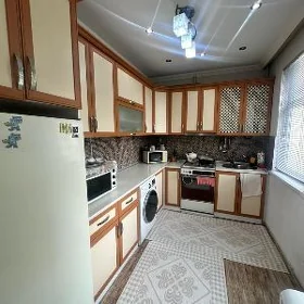 Аркачка мир 4/1  2этаж 5+1