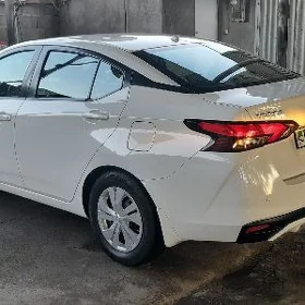 Nissan Versa 2021