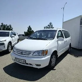 Toyota Sienna 1999