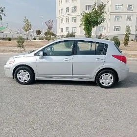 Nissan Versa 2011