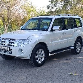 Mitsubishi Pajero 2014