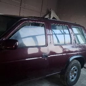Nissan Pathfinder 1995
