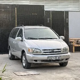 Toyota Sienna 2000