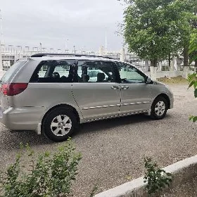 Toyota Sienna 2004