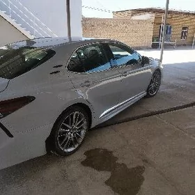Toyota Camry 2023