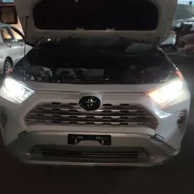 Toyota RAV4 2021